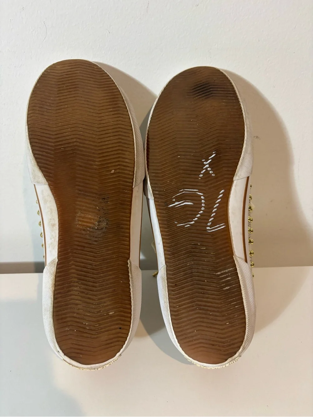 Michael Kors Women's 8 Gold-Studded Cream Lace-Up Sneakers Shoes Casual Preppy